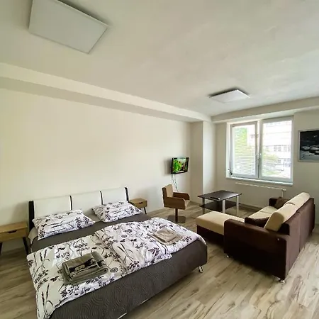 Kapitana Nalepku Anna *