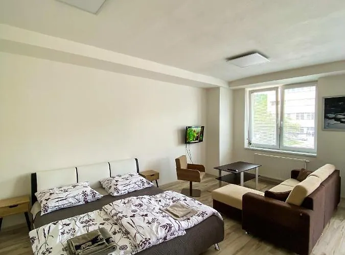 Kapitana Nalepku Anna *